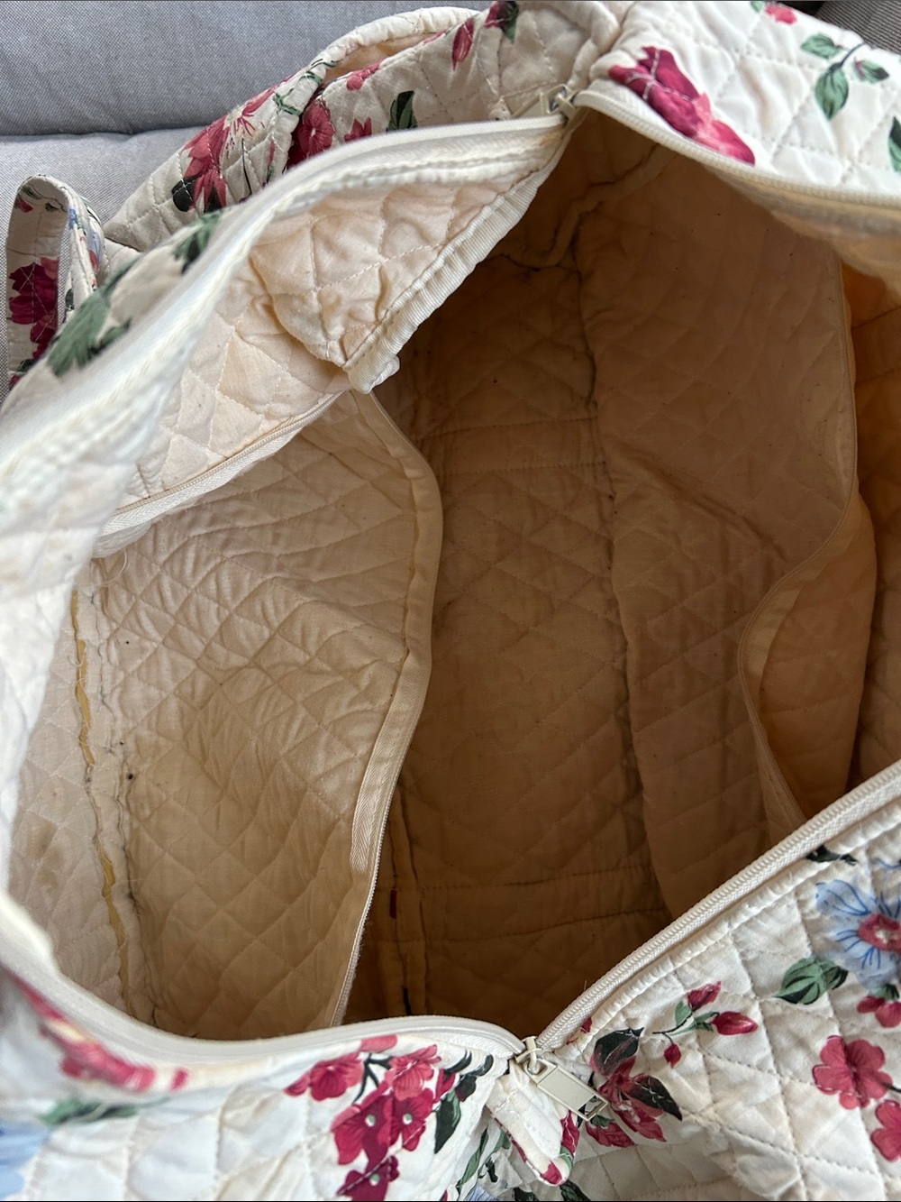 Quilted Floral Tote Bag in Cream and Red - Women's Shoulder Tote - Picture 3 of 8